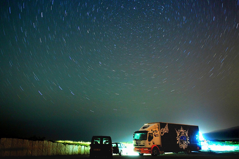 La base de operaciones de Axi es un hotel con todas las estrellas. Un camión equipado con todo lo que necesita él y su equipo. Foto: Eric Chauche
