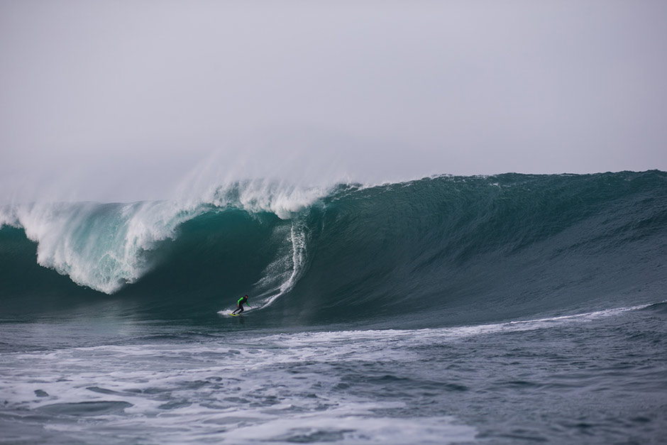 Nic Von Rupp está donde están las olas más potentes del mundo. Foto: Bastien Bonnarme