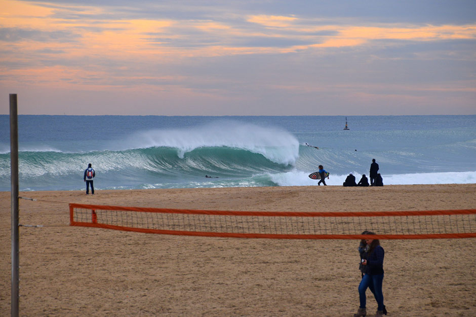Si fuese siempre así, BCN sería la capital europea del surfing. Foto: Fabien Fabre