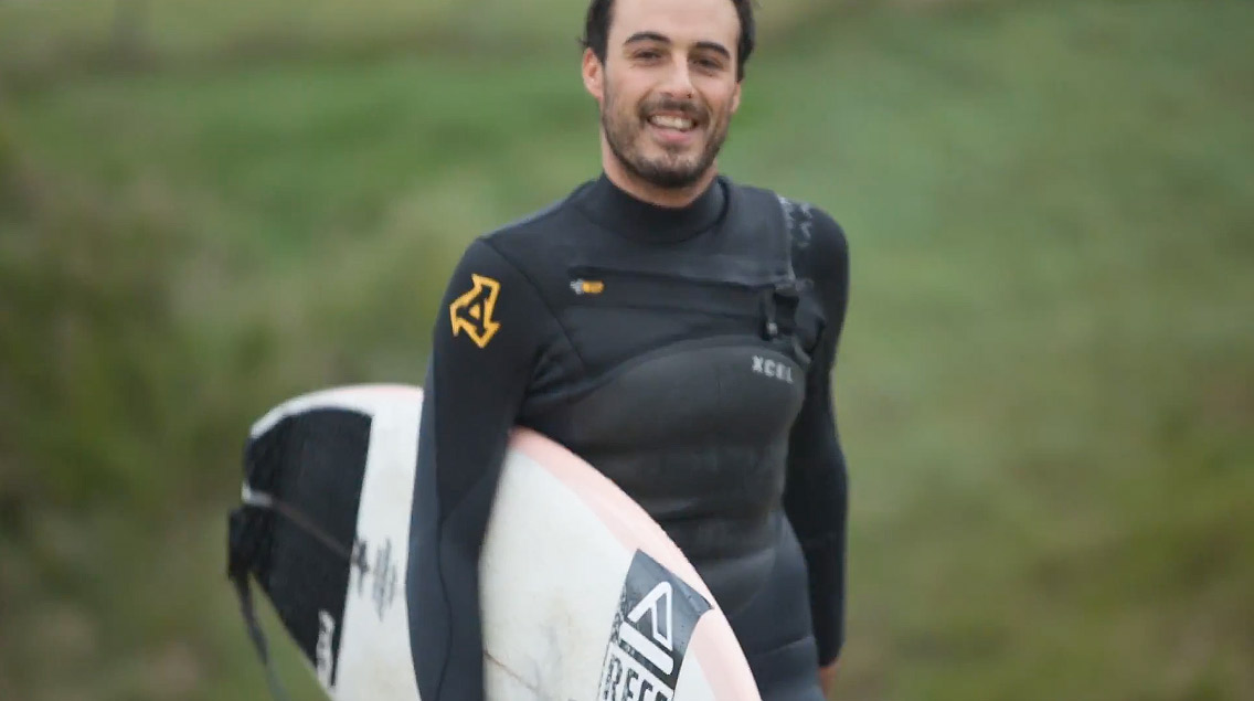 mario-azurza-surf