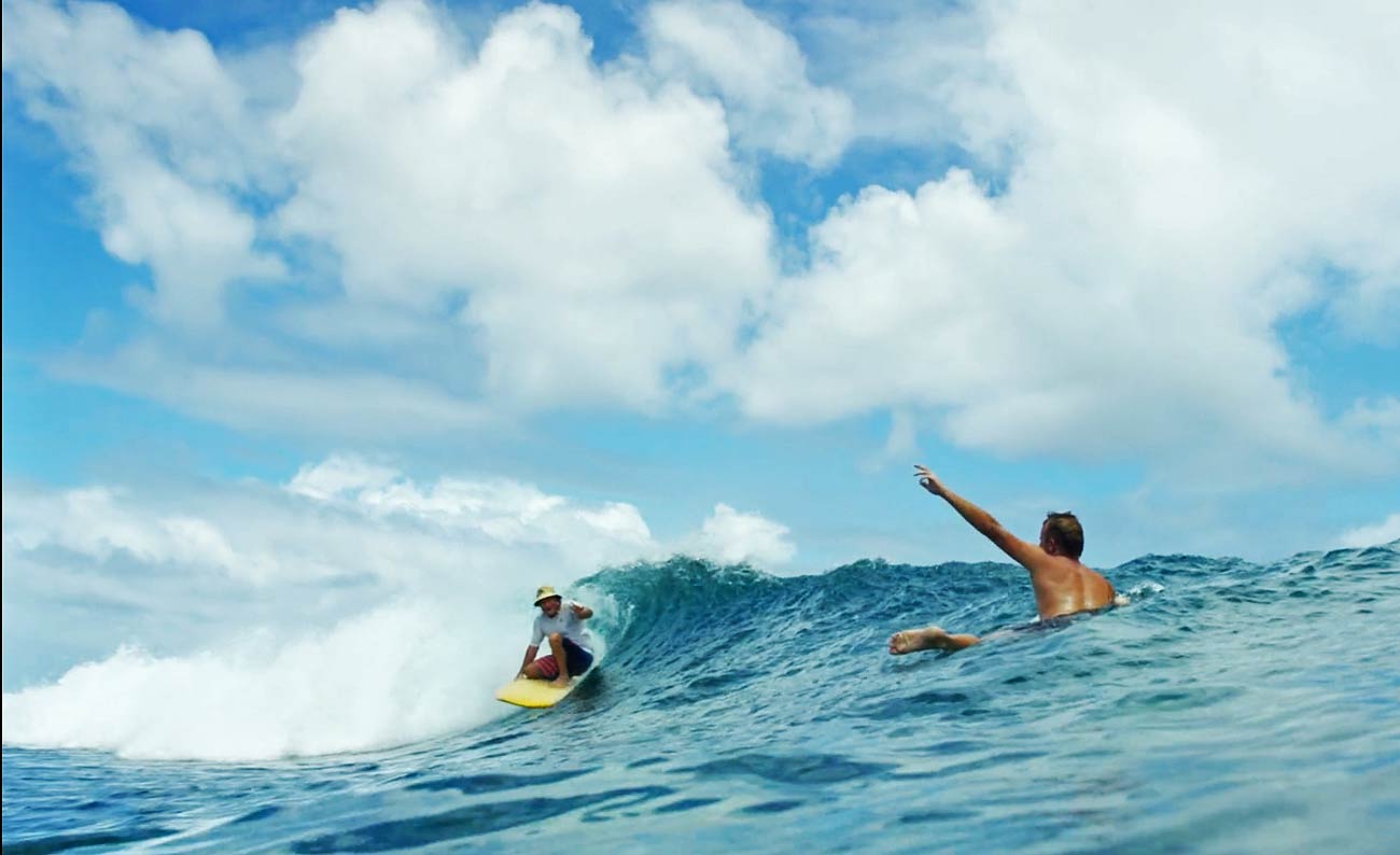 taj-burrow-and-dad-surfing