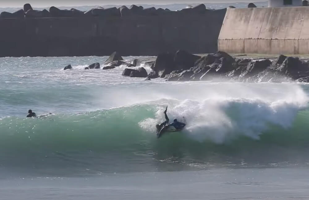 surf-supertubos-portugal-ethan-ewing