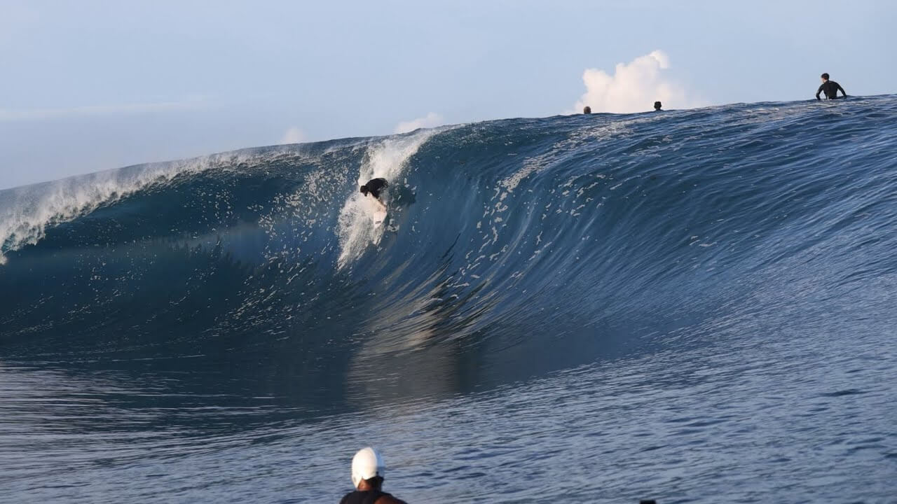 teahupo-o-the-insane-rides-chaos-and-storm-of-april-30th-swell-slab-tour-stop-4
