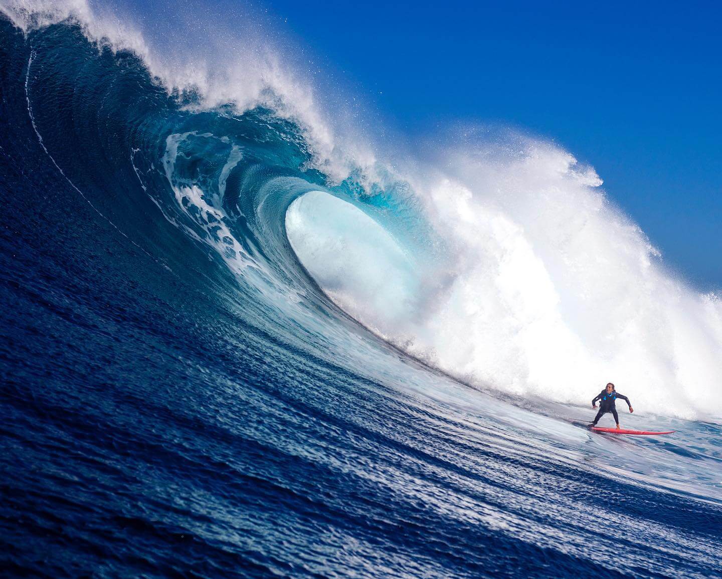 big-waves-mission-in-canary-islands